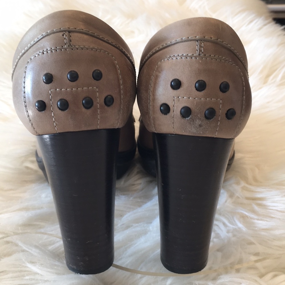 Tod’s Taupe Leather Platform Heel - Picture 4 of 16